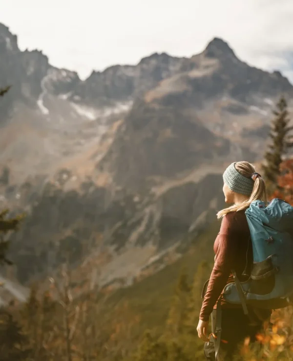 young-traveler-hiking-girl-with-backpacks-hiking-mountains-sunny-landscape-tourist-traveler-background-view-mockup-high-tatras-slovakia